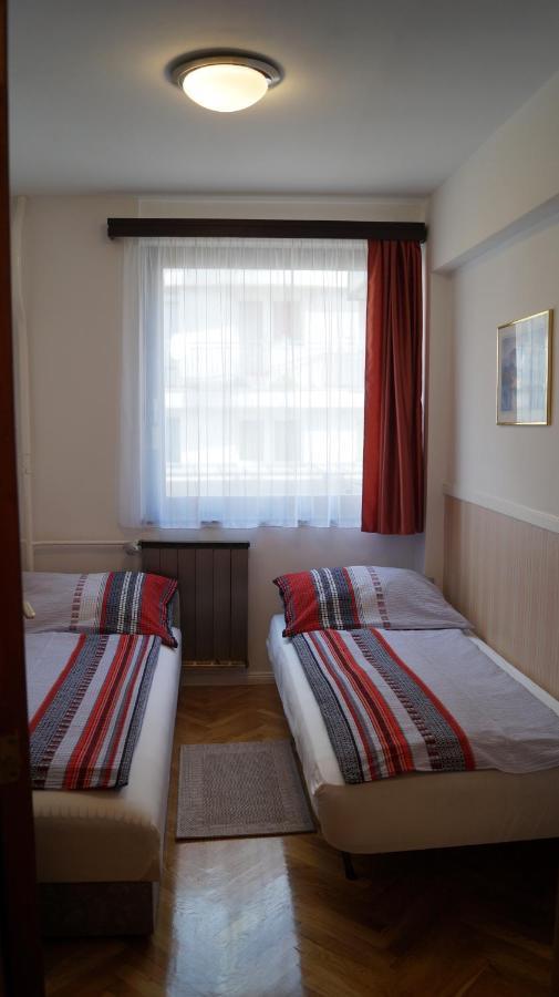 Apartment Sinko - Free Garage Parking, Central, 2 Bedrooms 4 Single Beds, Flexi Check-Out Budapest Eksteriør billede