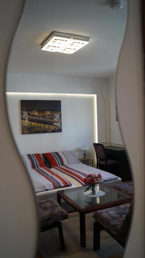 Apartment Sinko - Free Garage Parking, Central, 2 Bedrooms 4 Single Beds, Flexi Check-Out Budapest Eksteriør billede